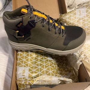 Teva Women's Olive and Yellow Lace Up Boots